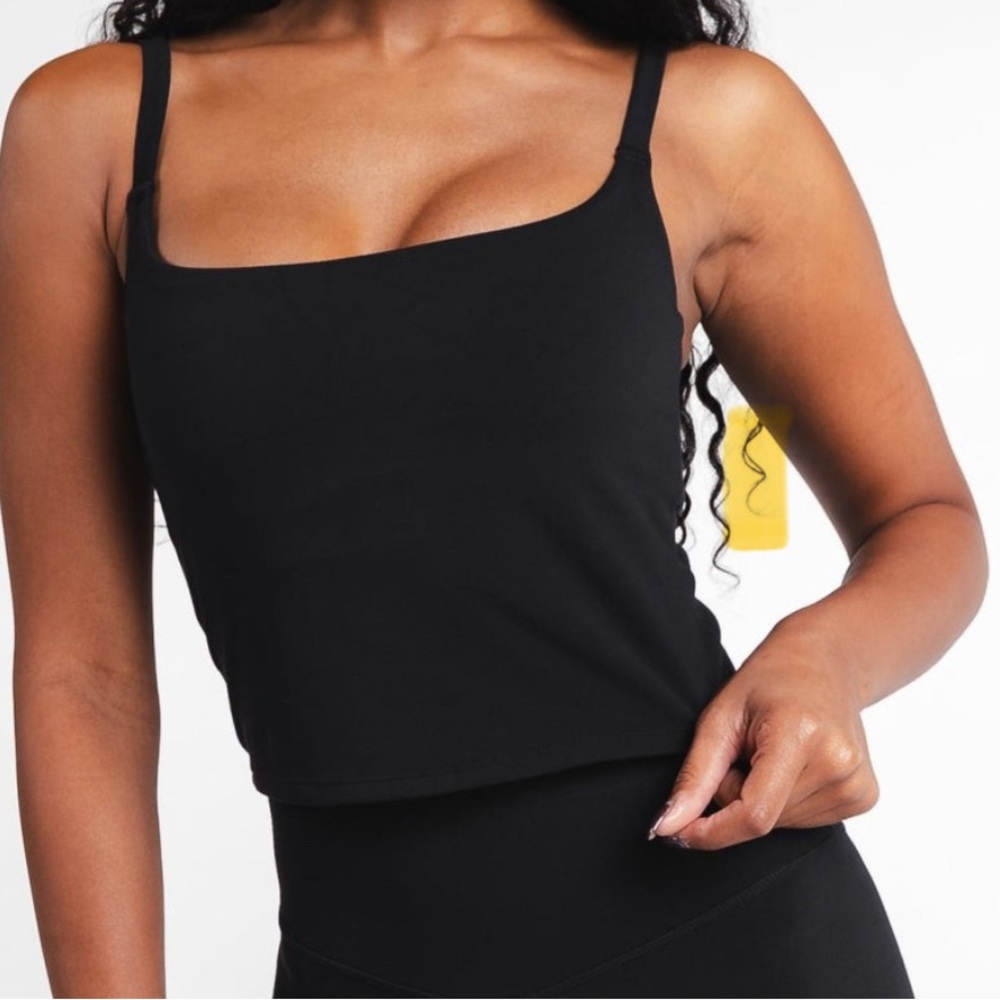 Black athletic tank top